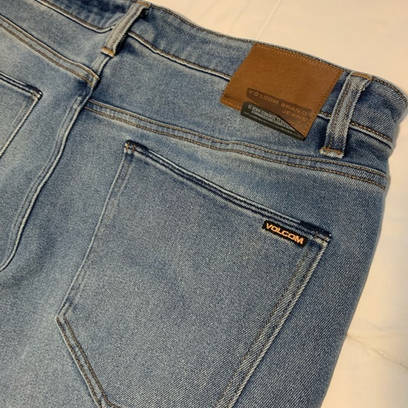 Worn maybe 5 times ever. Volcom jeans slim straight. Size 36 - Picture 1 of 6